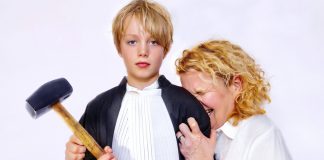 Het stigma op falend ouderschap wordt doorbroken in theaterstuk Ouderpardon. Foto: Theatergezelschap Minoux