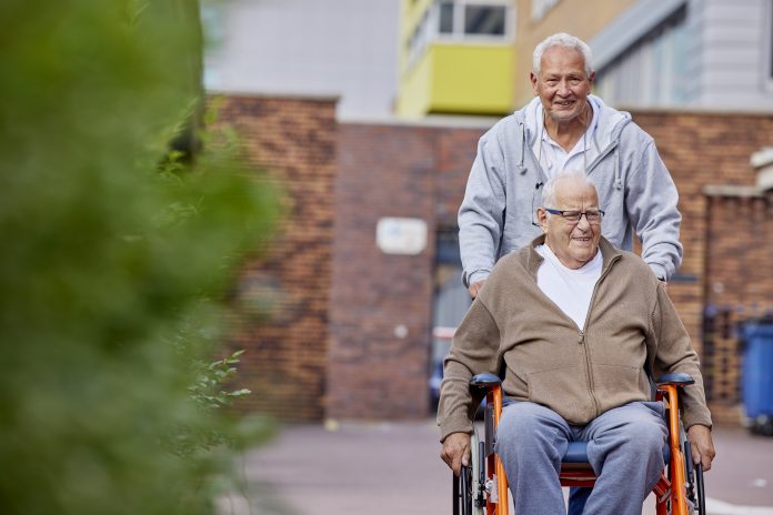 Aan bewoners van Sint Jacob wordt gevraagd aan welke welzijnsactiviteiten behoefte is. vrijwilligerswerk ouderenzorg